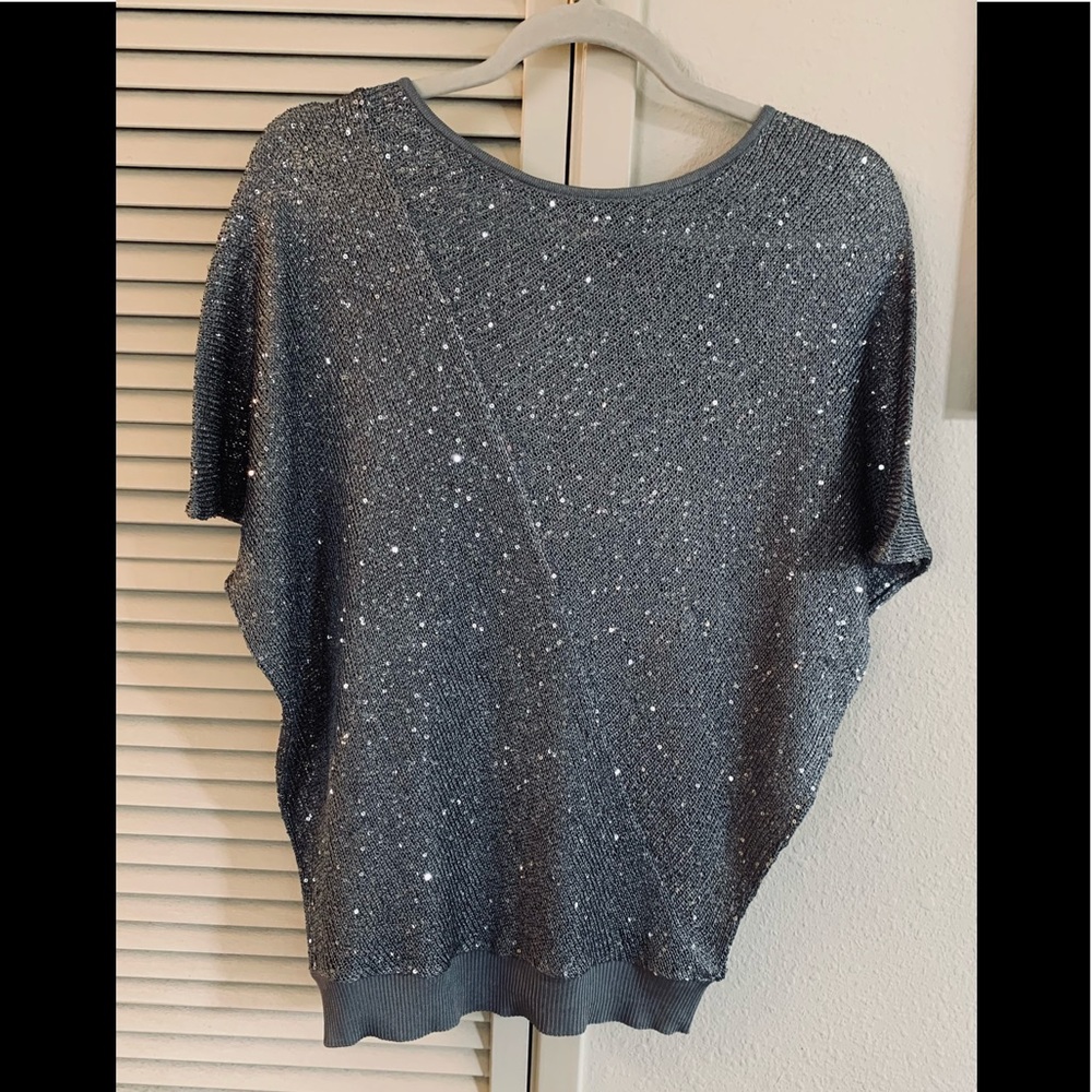 Micro sequined grey shimmering short sleeve knit top